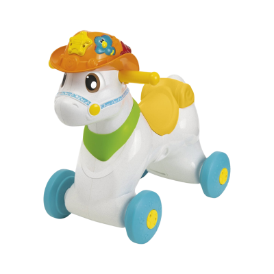 Brinquedo cavalo branco com rodinhas coloridas e chapéu laranja