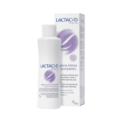 Embalagem e frasco de Lactacyd Pharma higiene íntima suavizante branco com texto azul e roxo