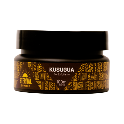 Frasco preto de plástico com rótulo marrom e amarelo, rotulado Gel Exfoliante Kusugua.