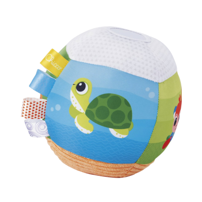 bola macia colorida para bebé com etiqueta Chicco