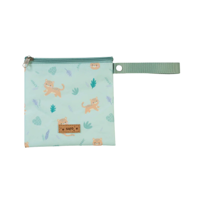 Bolsa pequena com padrão de tigres e folhas e fecho de correr