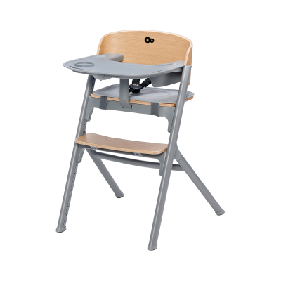 Cadeira alta para bebés com bandeja e estrutura cinzenta, assento e apoio em madeira clara