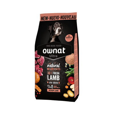 Saco de comida para cães Ownat Ultra com informação sobre ingredientes naturais e carne de cordeiro