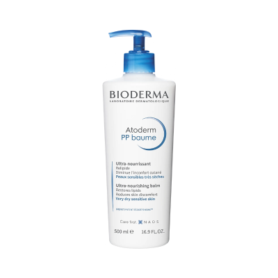 Frasco branco com doseador azul de creme BIODERMA Atoderm PP baume