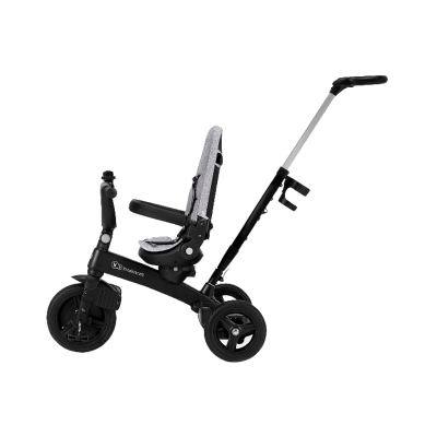 Triciclo infantil preto com assento cinzento e barra de empurrar.