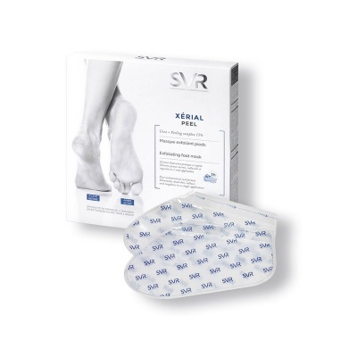 Máscara esfoliante para pés SVR Xérial Peel em embalagem branca com bandeja transparente