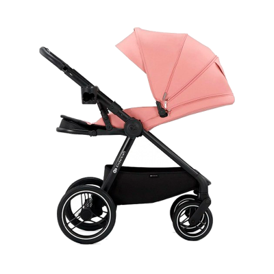 Carrinho de bebé rosa com estrutura preta e rodas grandes