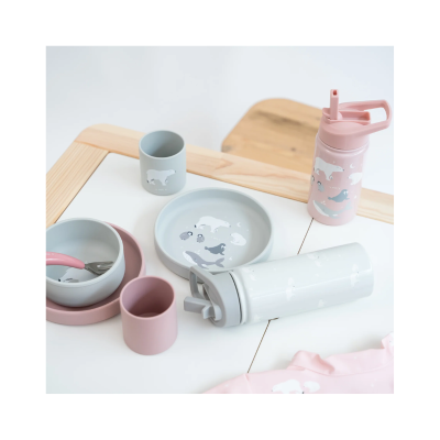 Conjunto infantil de pratos, copos e garrafas com desenhos de animais polares em cinza e rosa