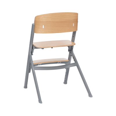 Cadeira ajustável cinza com assento e encosto de madeira clara