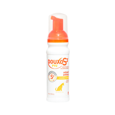 Frasco branco com dispensador laranja de mousse antiseptica para cães
