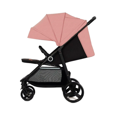 Carrinho de bebé preto com capota rosa e quatro rodas