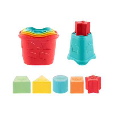 Conjunto de brinquedos de plástico colorido com balde, copos e blocos de formas diferentes
