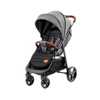 Carrinho de bebé cinzento e preto com estrutura metálica e rodas pretas