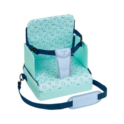 cadeira alta portátil azul claro com motivos florais e fita de segurança azul escura