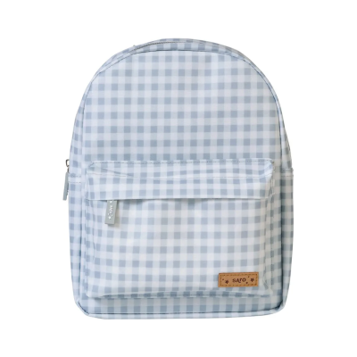 Mochila xadrez azul e branco com bolso frontal e etiqueta SARO