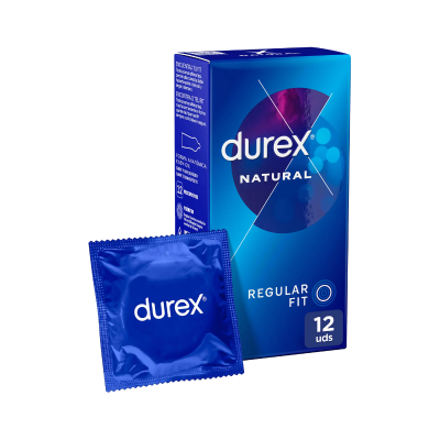 Embalagem azul de preservativos Durex Natural regular fit com 12 unidades e um preservativo azul embalado