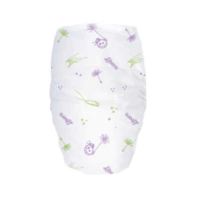 Fralda descartável branca decorada com desenhos em verde e lilás