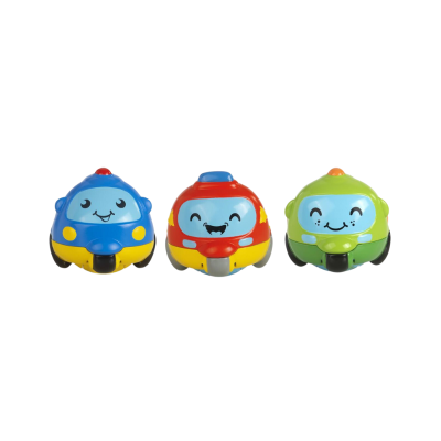 Três brinquedos carrinhas de plástico coloridas com carinhas sorridentes.