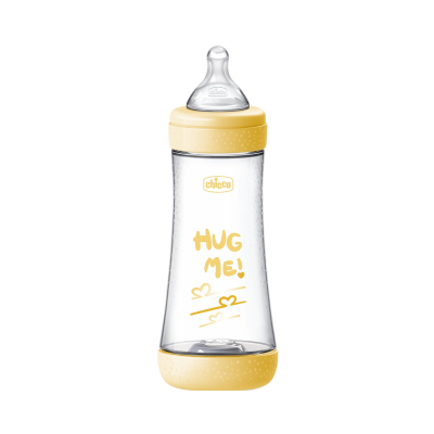 Biberão de bebé Chicco amarelo com texto Hug Me