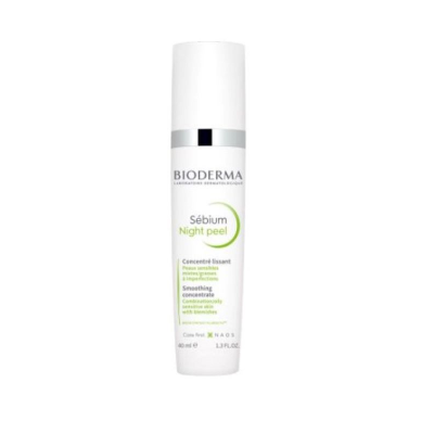 Frasco branco de Bioderma Sébium Night peel sobre fundo branco