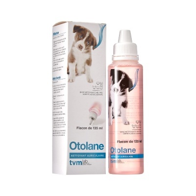 Frasco rosa e caixa branca do produto Otolane para limpeza auricular de cão