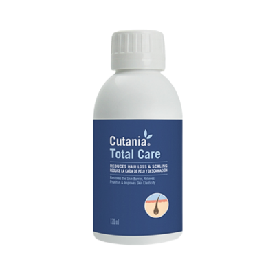 Frasco branco com rótulo azul Cutanía Total Care e tampa branca