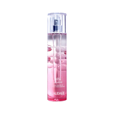 Frasco de perfume rosa com pulverizador