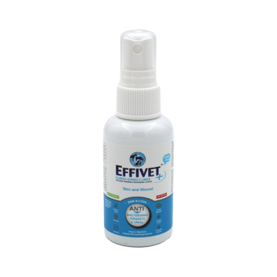 Frasco branco com spray EFFIVET para limpeza antibacteriana sem álcool