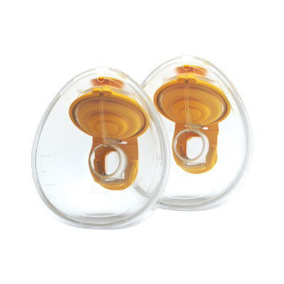 Máscaras faciais transparentes com amarelo em fundo branco