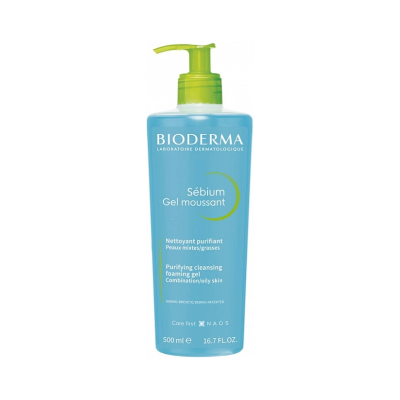 Frasco azul de gel facial Bioderma Sébium com doseador verde