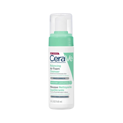 Frasco de espuma de limpeza facial CeraVe com rótulo branco e verde