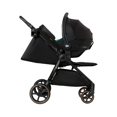 Carrinho de bebé preto com assento destacável e rodas castanho claro