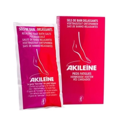 Sais de banho relaxantes para pés Akileïne, embalagem e saqueta vermelha e roxa