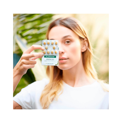Suplemento alimentar KLORANE em blister com cápsulas amarelas