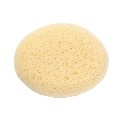 Esponja redonda amarelo claro com textura porosa
