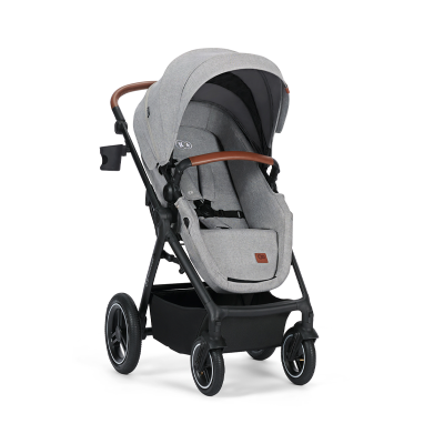 Carrinho de bebé cinzento com estrutura preta e detalhes castanhos