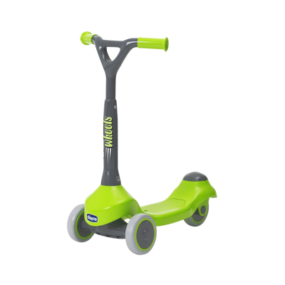 Trotinete infantil verde e cinzenta com três rodas