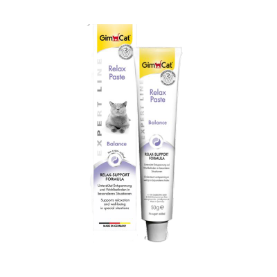 Pasta para gatos GimCat Relax Paste em tubo branco com caixa ao fundo
