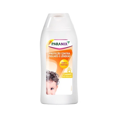 Frasco branco de champô Paranix para proteção contra piolhos e lêndeas