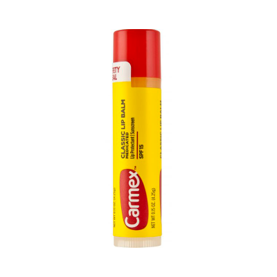 Protetor labial Carmex amarelo com tampa vermelha e texto vermelho e preto