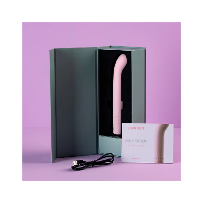 Vibrador rosa em caixa cinzenta com cabo USB e manual com texto visível em fundo lilás