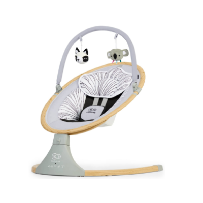 Cadeirinha para bebé cinza com madeira clara e almofada preta e branca com padrão de folhas