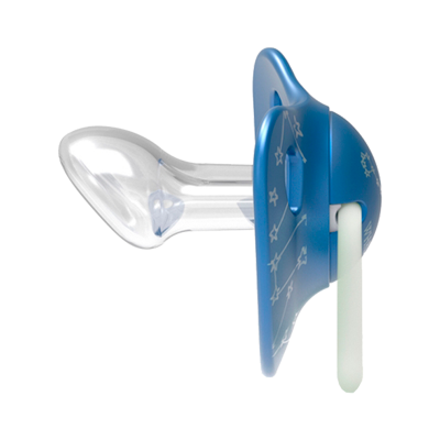 Chupeta azul com estrelas brancas, tetina transparente e anel branco