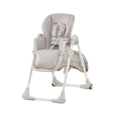 Cadeira alta cinza clara para bebé com arnês de cinco pontos