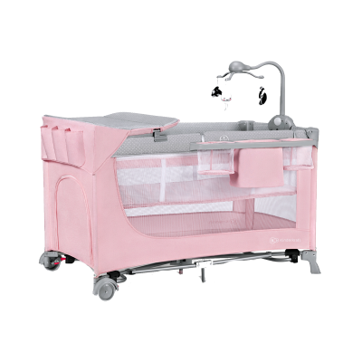 Berço portátil rosa com redinhas e mó móvel cinzento