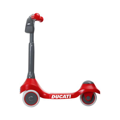 Trotinete de criança vermelha e cinzenta com rodas brancas e vermelhas e texto DUCATI