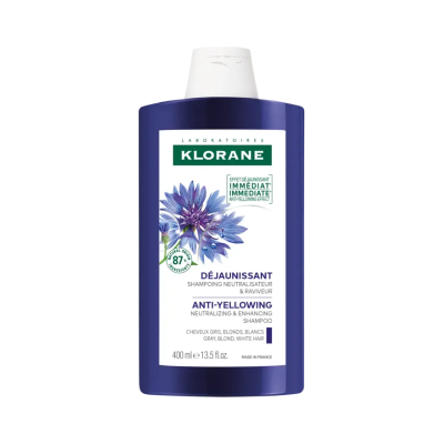 Frasco azul de champô Klorane Anti-Yellowing 400 ml com rótulo branco e flor azul