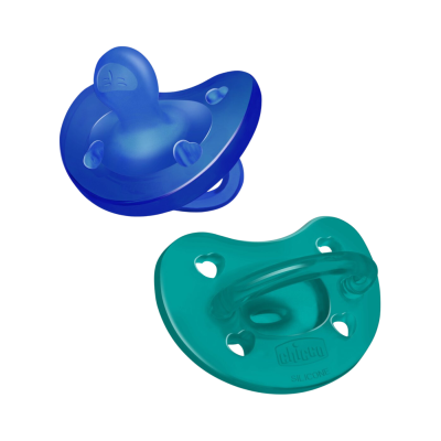 Dois chupetas de silicone, azul e verde, com detalhes e texto