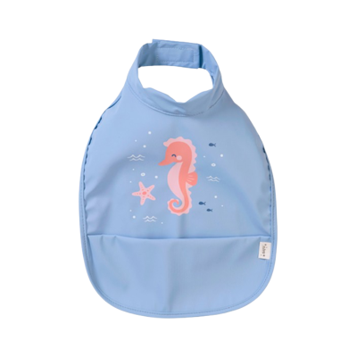 Babete azul claro com ilustração de cavalo-marinho e bolsa frontal