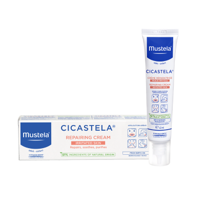 Creme reparador Mustela Cicastela em tubo e caixa branca com detalhes azuis, vermelhos e verdes